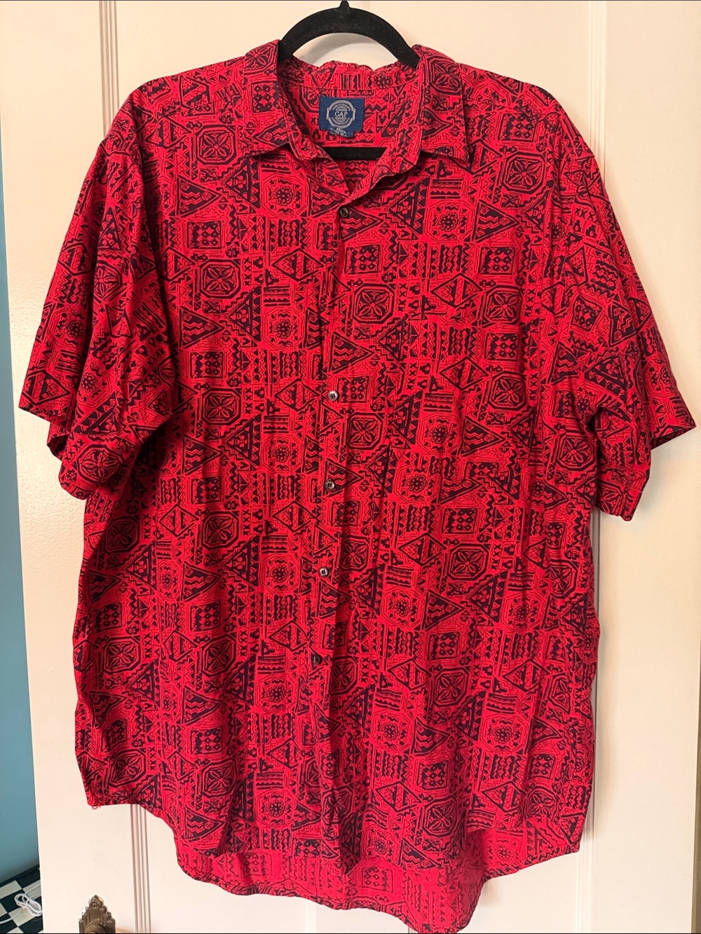VTG Authentic GAP Red Short-Sleeve Button-Down Shirt w Black Geometric Print L